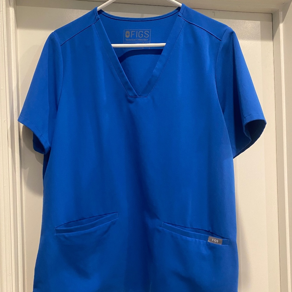 Figs scrub top